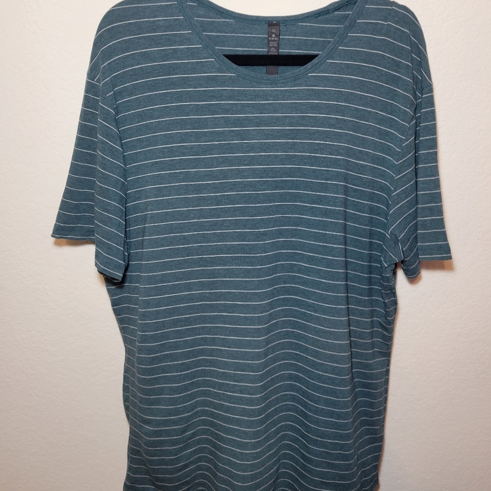 Mens Lululemon Classic 5 Year Basic Tshirt Teal Sz XL Tiny Hole in Back